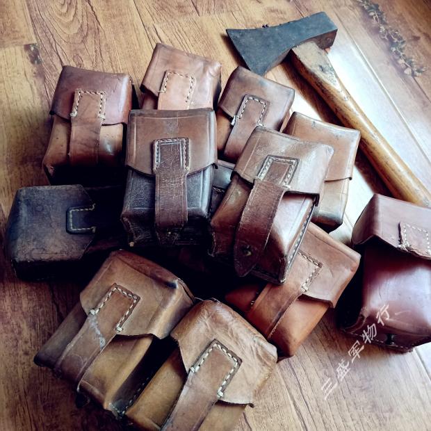 The former Yugoslavia issued the original M48 leather single warehouse bag waist bag sundry bag tactical small bag middle-aged leather