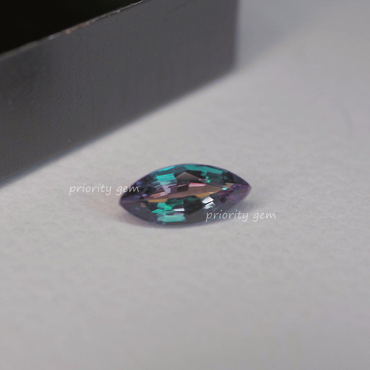 天然亚历山大变石0.79克拉，变色效应有多强？💎深度评测与解析-裸石-淘宝好物网