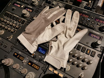 New civil aviation pilot gloves conductive fiber touch screen white super soft synthetic leather perforated breathable non-slip