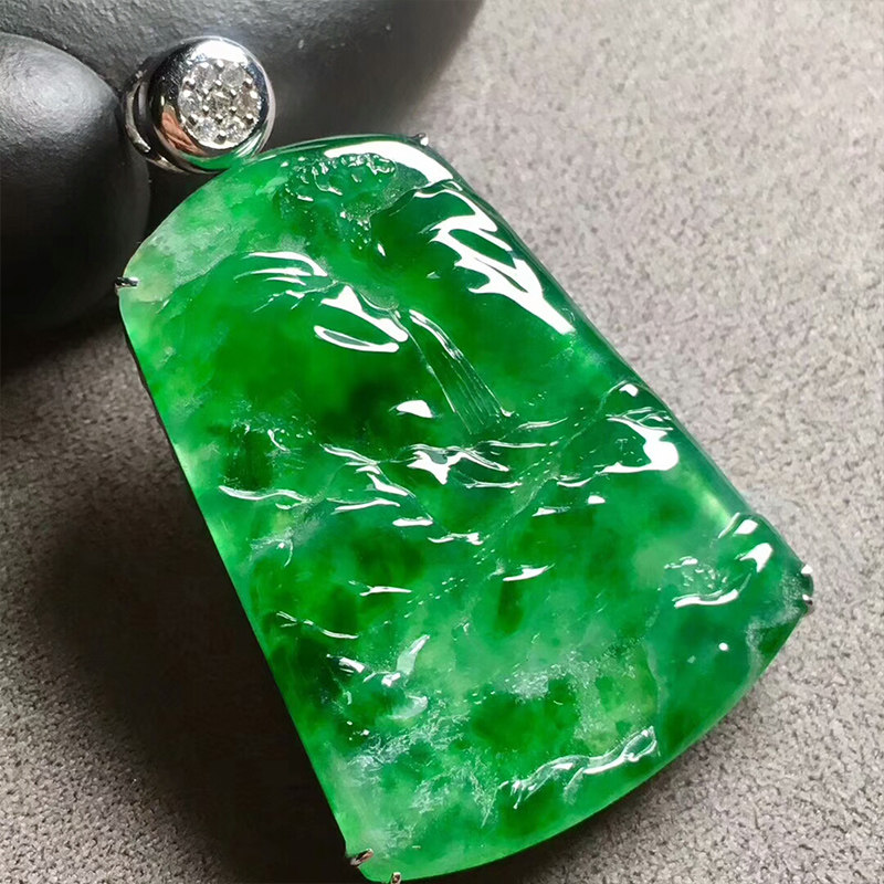 Source Yuxing natural jade A goods perfect glue ice species Yang Green landscape brand pendant