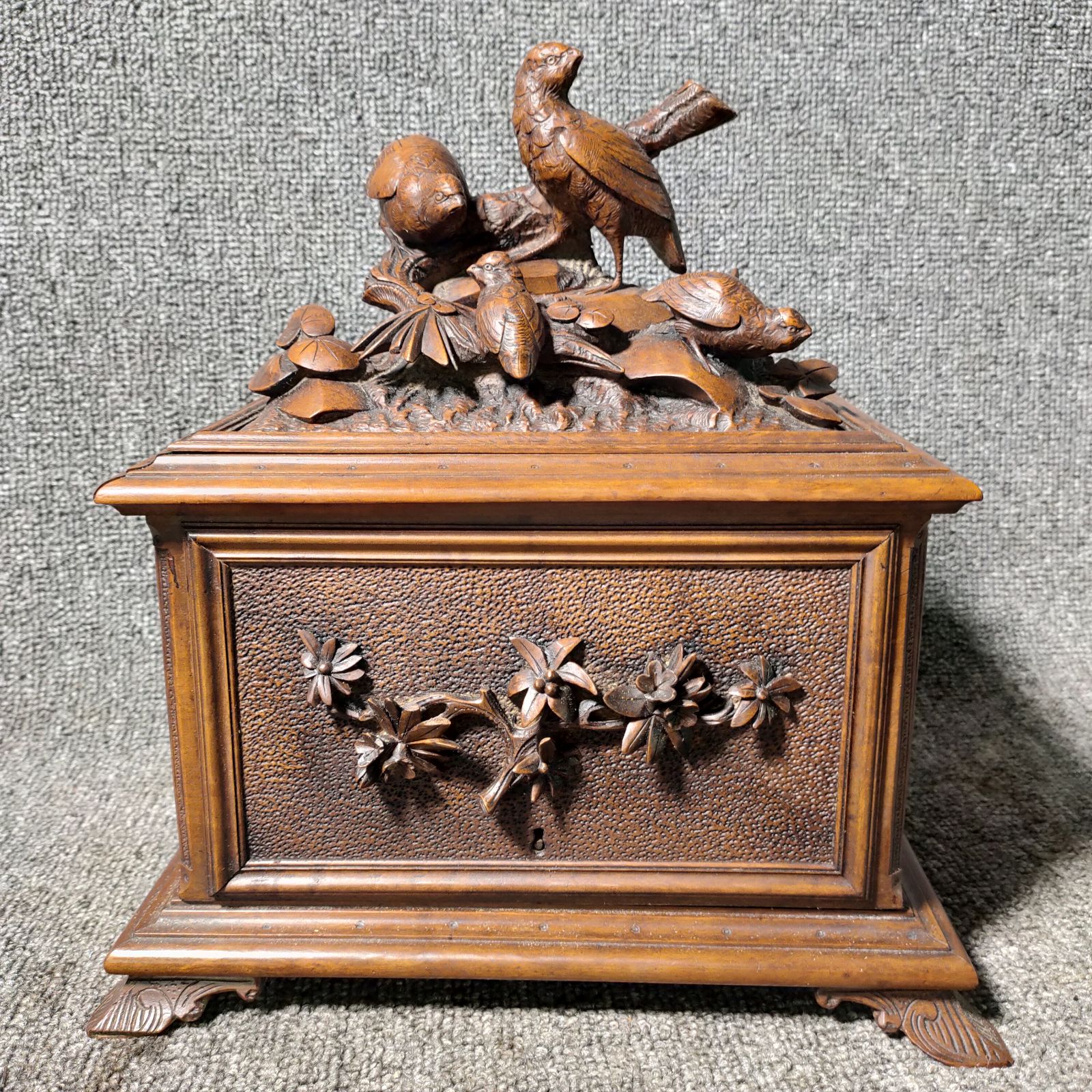 19th century Western antique jewelry box wood carving solid wood cosmetic box old-fashioned folding sculpture box