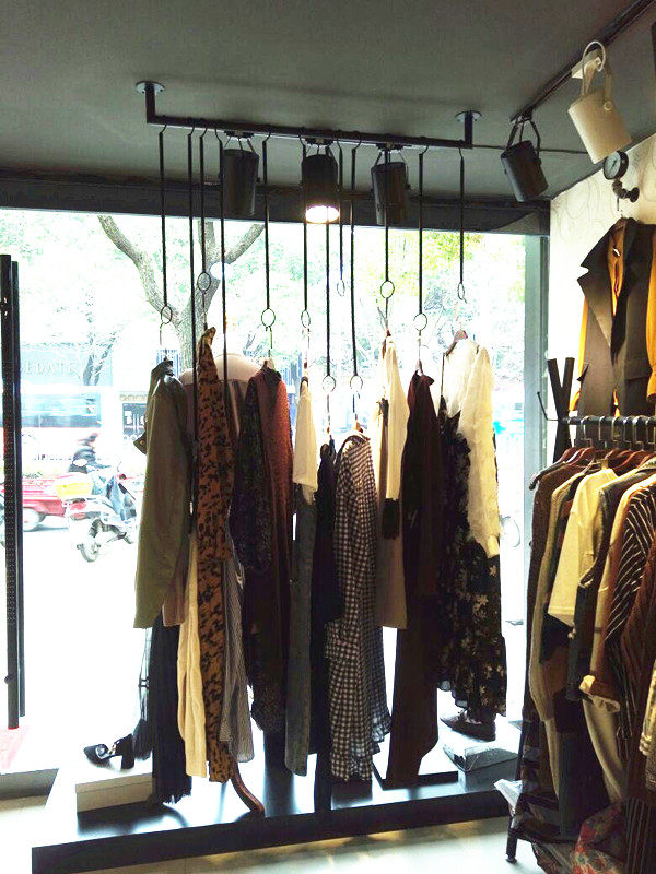 Clothing store hanger display rack wrought iron men's and women's clothing display shelf hanging clothes rack hanging on the wall hanger wall hanging