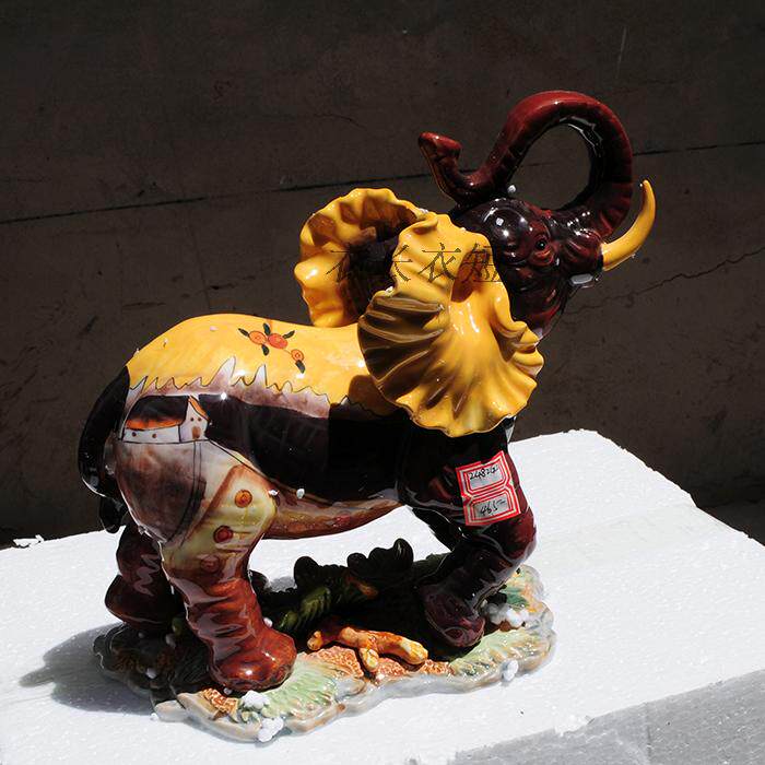 The retro elephant pendulum has been decorated with handmade porcelain