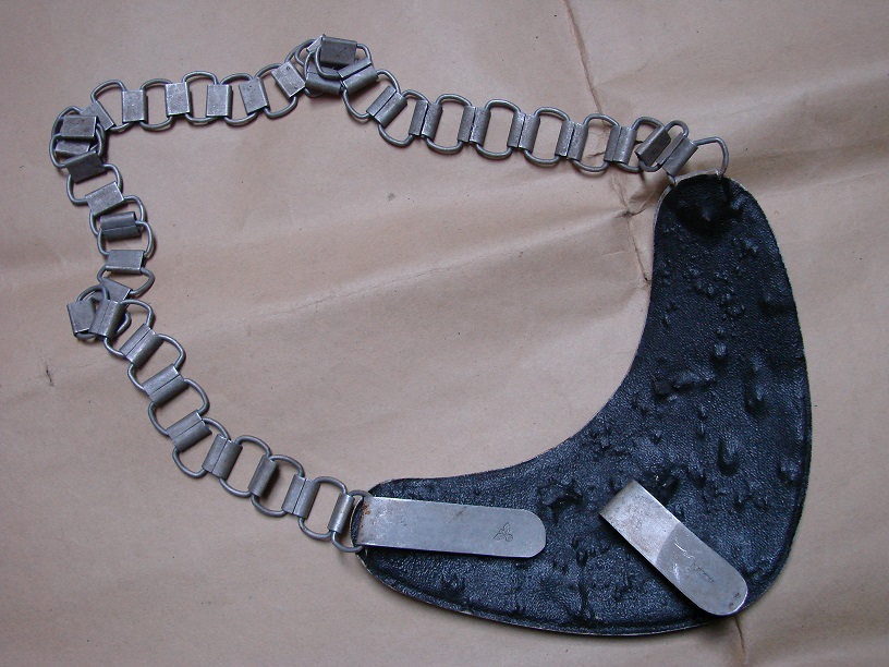 The original brand of dog cards for the protection of the throat