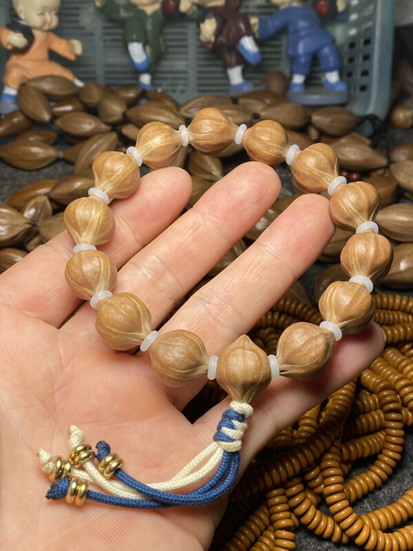 1.3 Iron Core Olive Stone Hand-Held Natural Single Strand Four-Flower Bracelet Short Round Natural Skin Plain String Old Stone