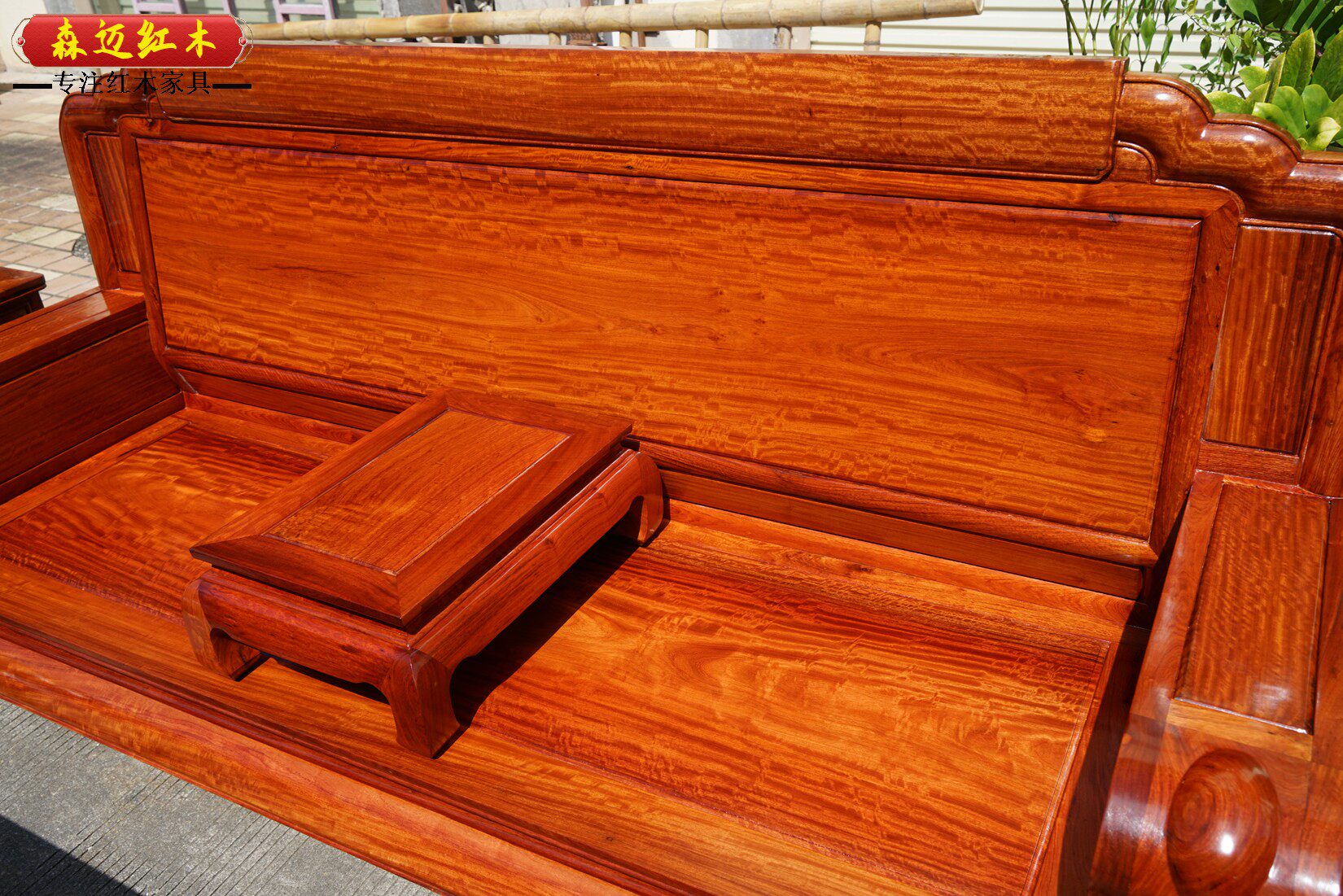 Махогани диван None