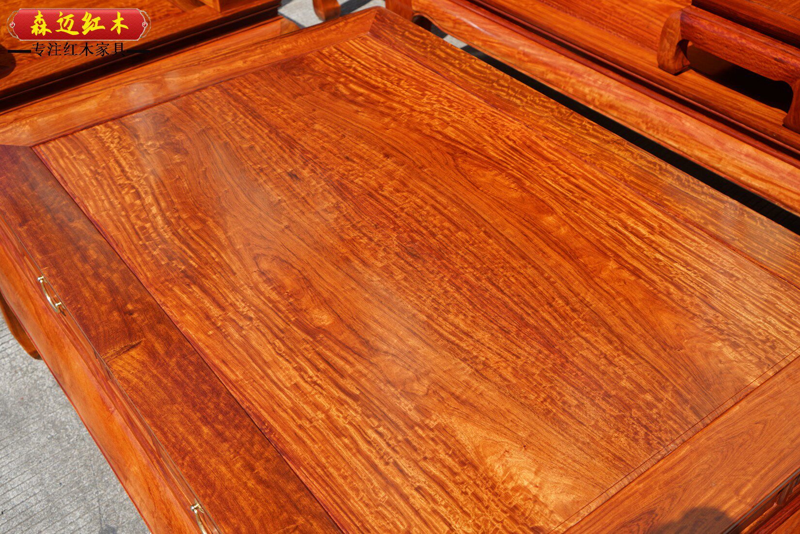 Махогани диван None