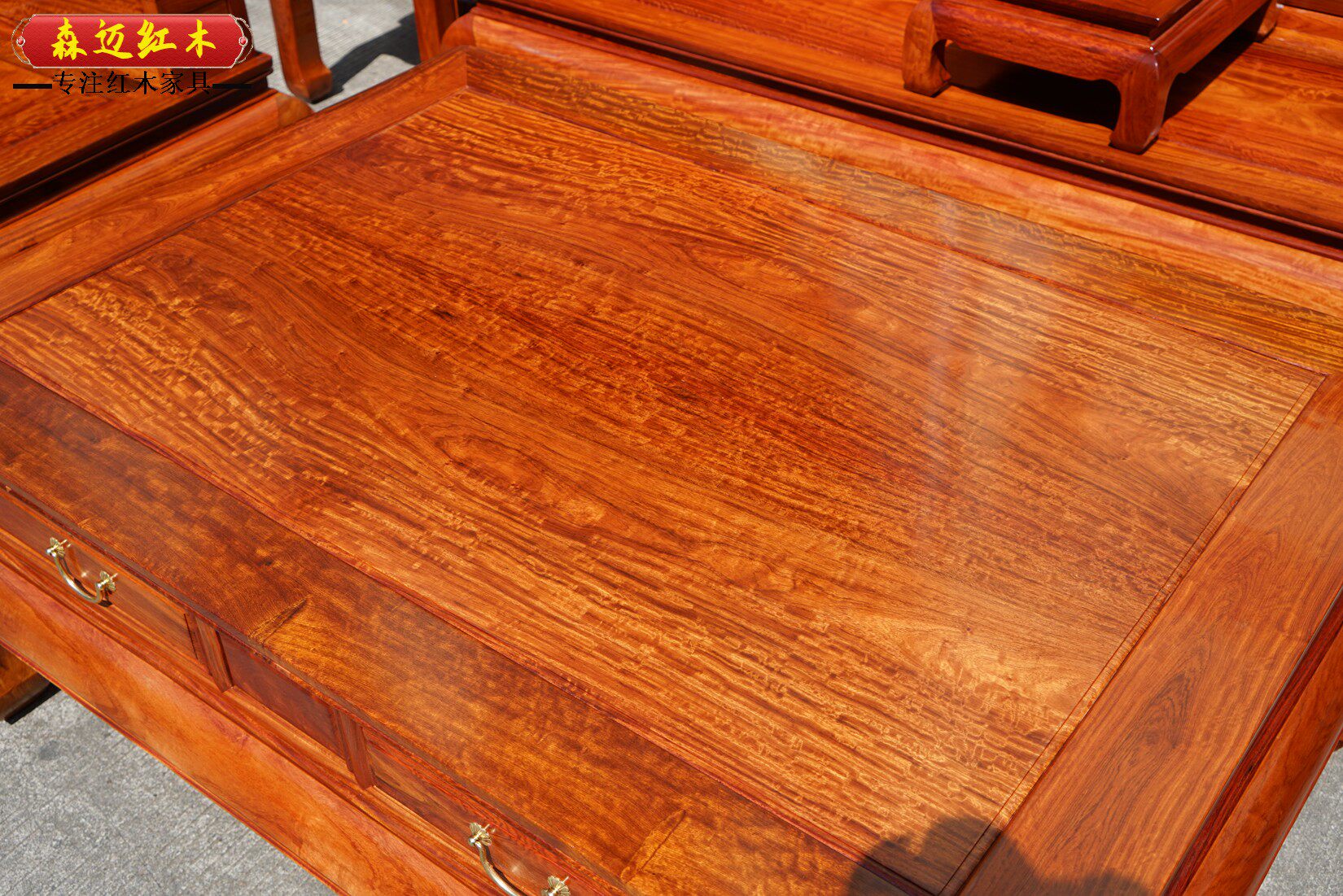 Махогани диван None