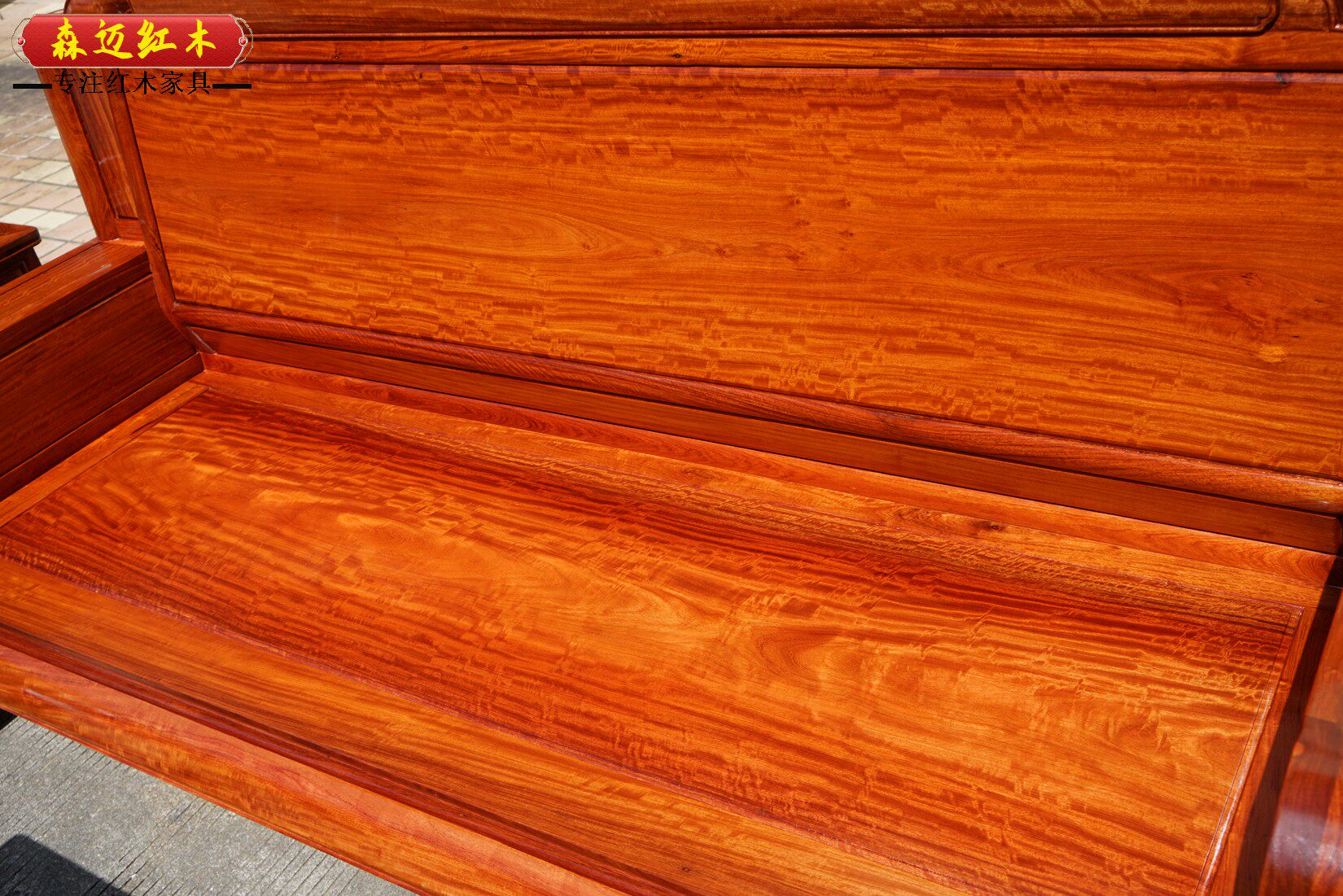 Махогани диван None