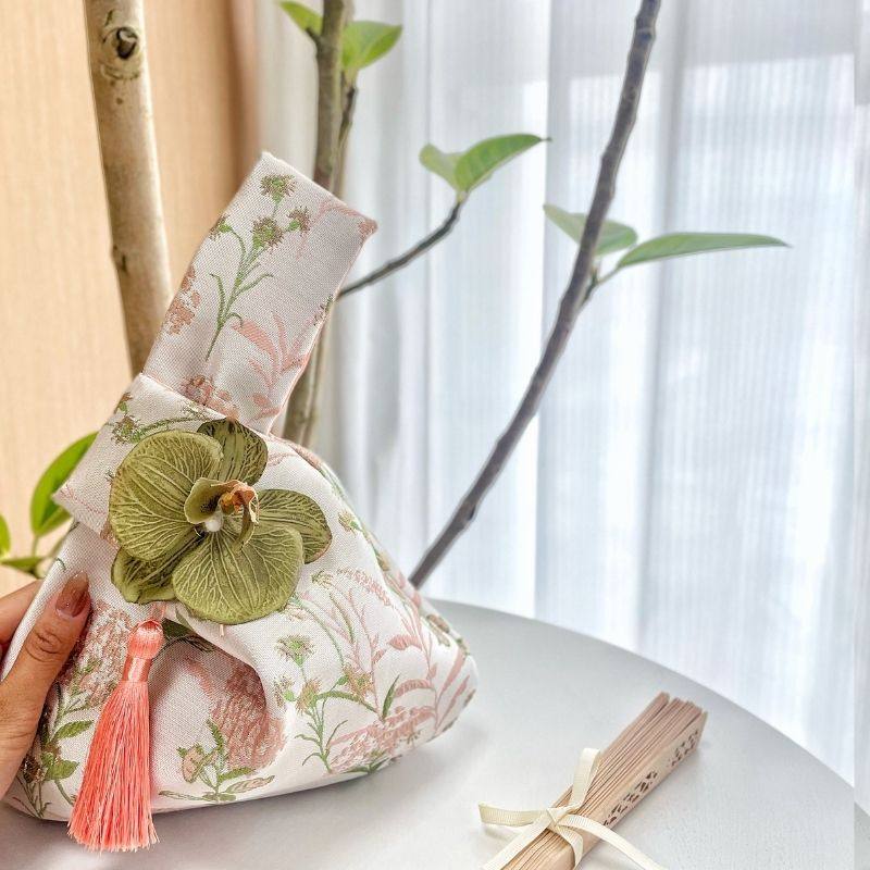 Wedding Back Gift Bag Wedding Happy Sugar Bag New Chinese Companion Gift Bag Wrist Bag bridesmaid accompanied by hand handbag sugar box-Taobao