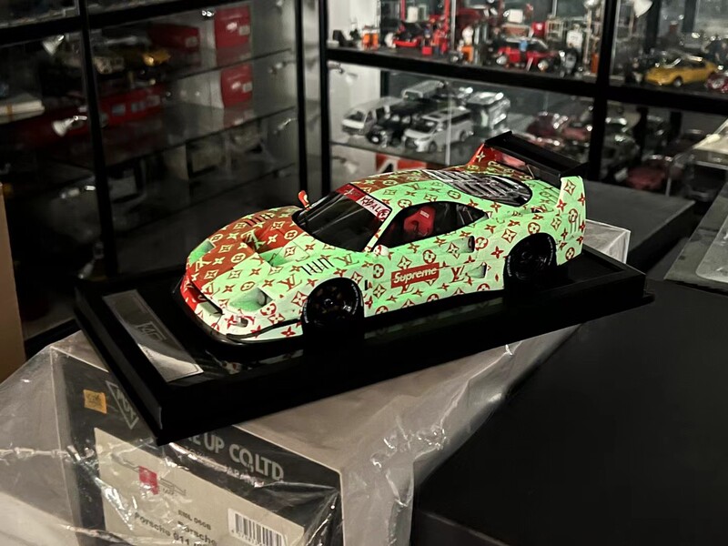 Vip New Product 1/18 Ferrari F40Superme Luminous Version