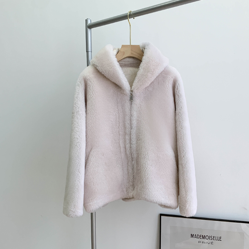 Sheep Fur Coat Woman Linked Hat Short Bat Sleeved Lamb Fur Fur One-Year New Model