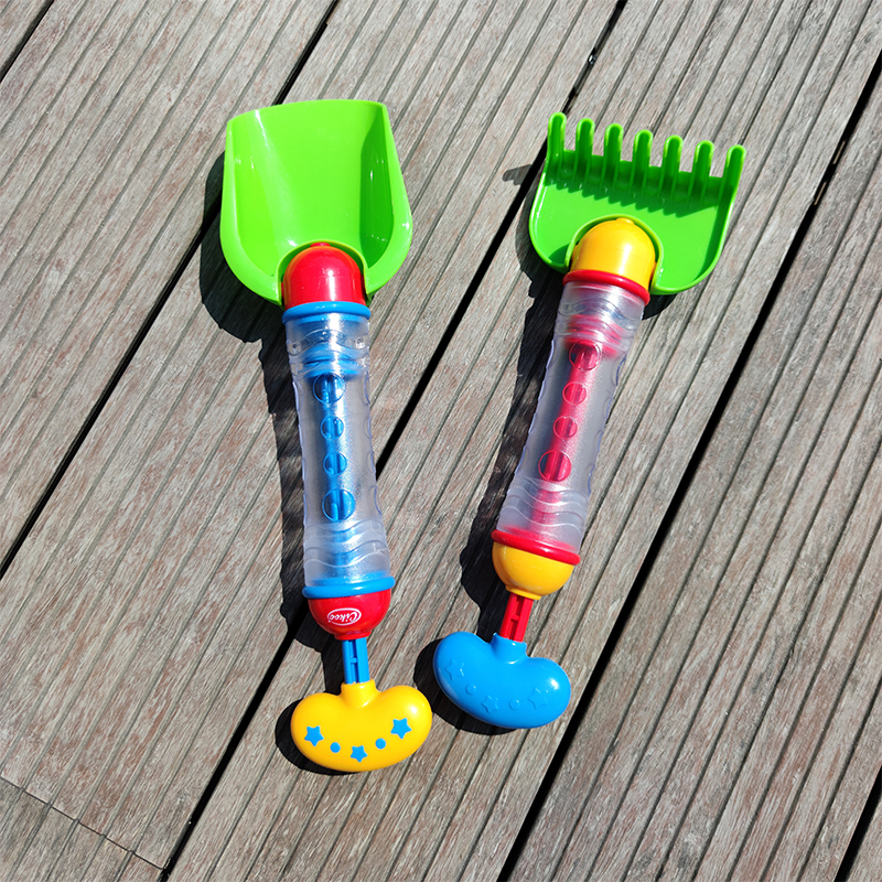Children's seaside beach shovels digging for sand tools Baby dramatic water pull-out water spray guns Toys to fight water battles