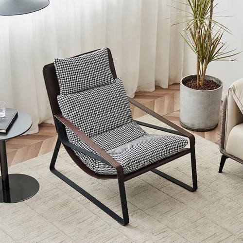 Минималистичный диван, улитки с пухом для отдыха, тигр