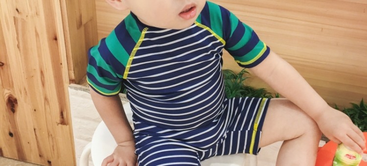 Quần áo trẻ em Hàn Quốc cho bé trai sấy khô nhanh Phiên bản tiếng Hàn của quạt sóng sọc dính liền với kem chống nắng cho bé trai - Bộ đồ bơi của Kid mua do boi cho be
