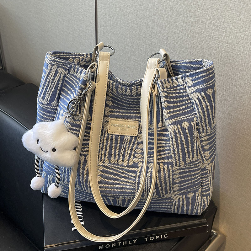 ファッションデザイン大容量バッグ2025新作レディースショルダーバッグニッチ多用途通勤トートバッグ