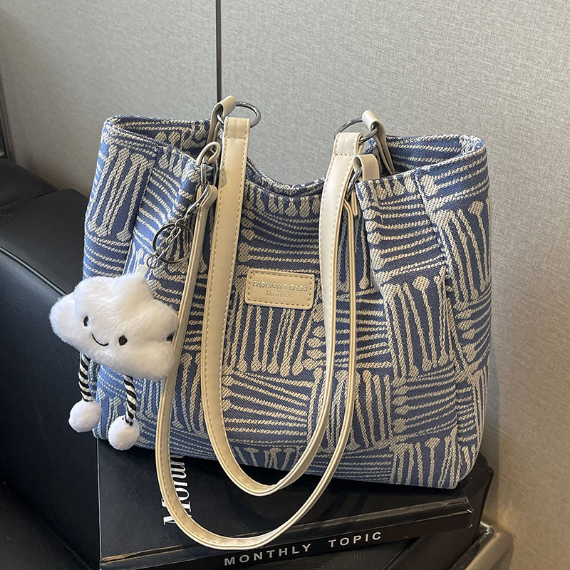 Fashionable Design Large-Capacity Bag 2026 New Women's Shoulder Bag Niche Versatile Commuting Work Tote Bag