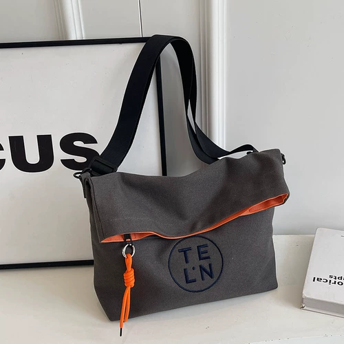 Вместительная и большая летняя универсальная сумка через плечо для отдыха