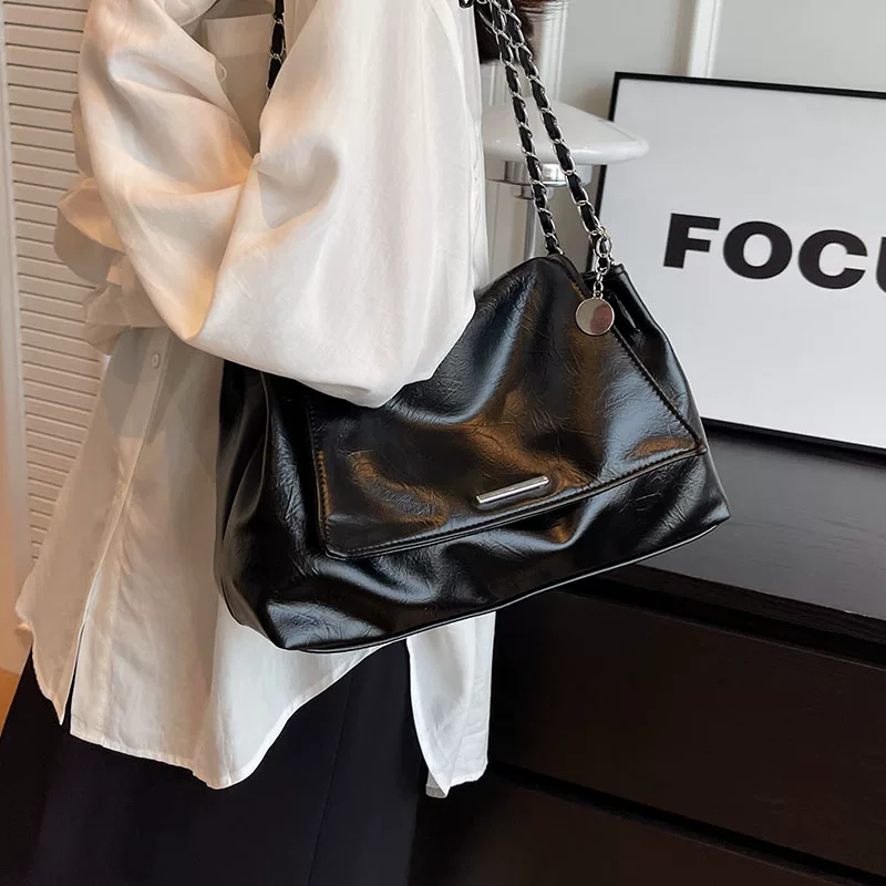 Capacious shoulder bag, universal one-shoulder bag, high-end