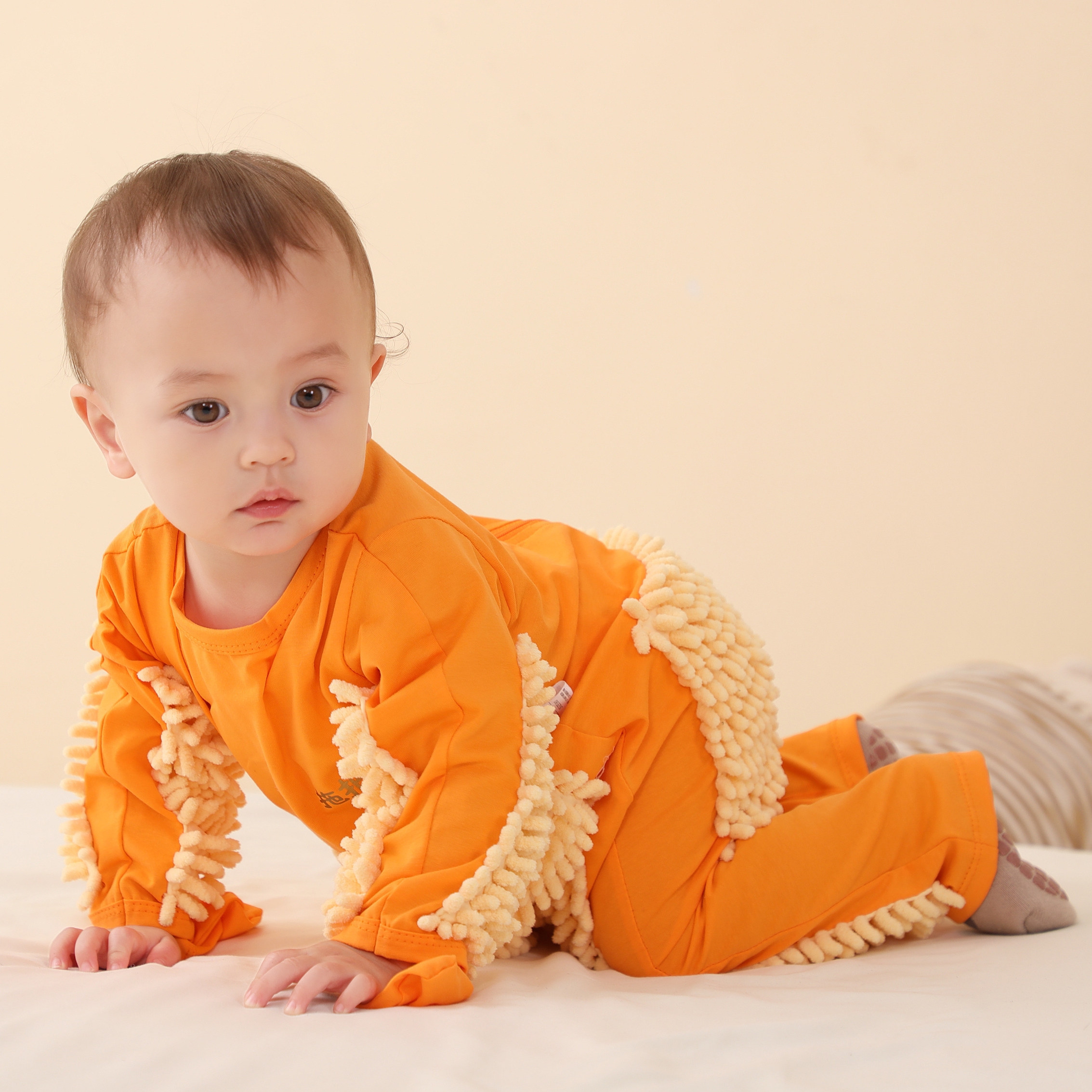 One-year-old baby crawling dress and crawling baby mop clothes rubbing the clothes to protect the knees and fall summer men and women