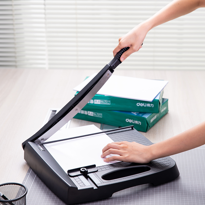 A4 Small cutter cutter cutter A4 Small cutter paper cutter A4 manual cutter paper cutter photo