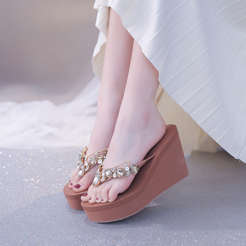 Thick-Soled Slippers for Women, Suitable for Outdoor Wear, 2026 New Model, Height-Increasing, Super Popular, Stunning Sandals, Vacation Beach Shoes