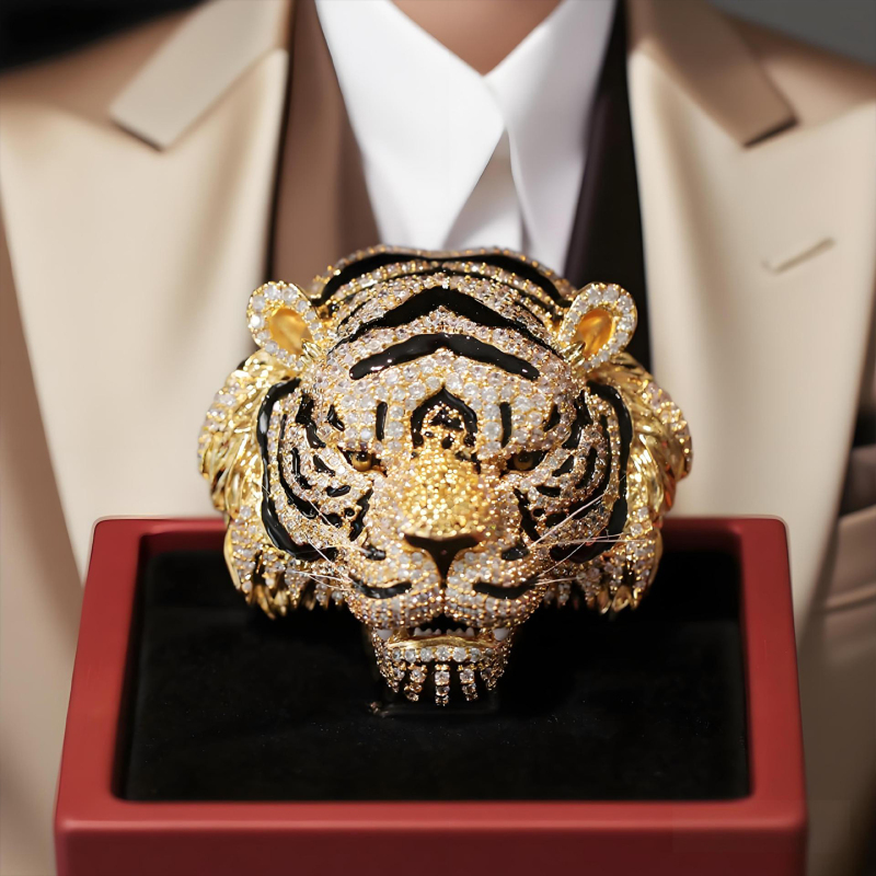 Real Gold-Plated Diamond-Encrusted Domineering Tiger Head Brooch for Men, High-End, Light Luxury, Elegant, Exquisite, Fashionable Accessory Gift