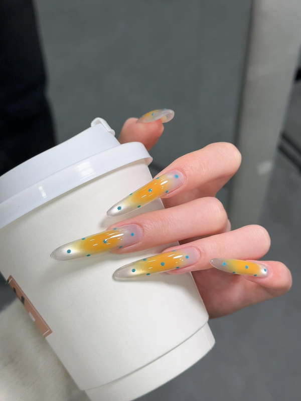 【Autumn Orange】New Autumn and Winter Handmade Wearable Nails, Medium-Length Blue Polka Dot Cat-Eye Nail Art, Gradient, Brightening, Pure and Alluring