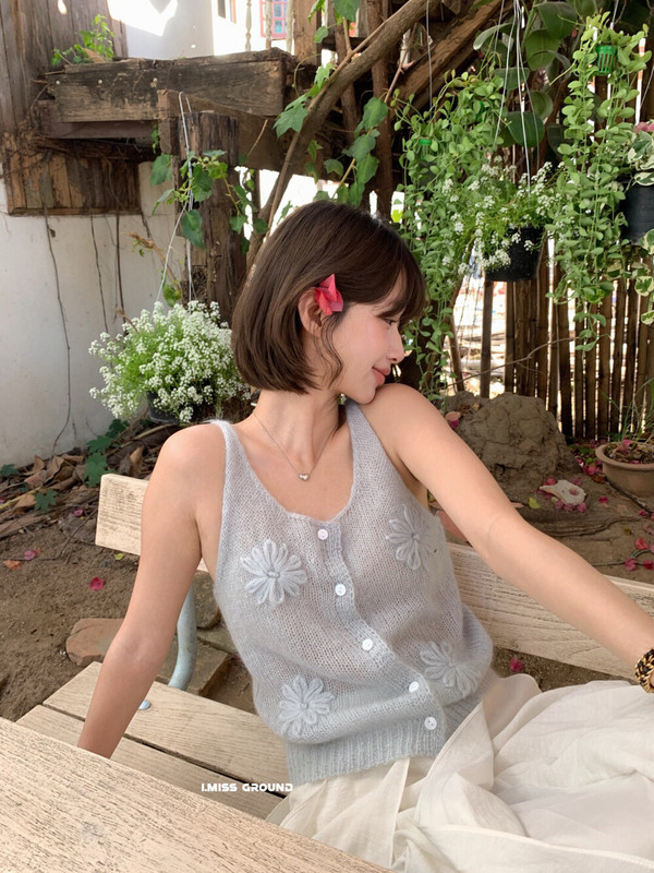 Imiss Early Spring Stylish Round-Neck Knitted Vest with Three-Dimensional Floral Embroidery, Korean-Style Hollow-Out Layered Cardigan for Layering