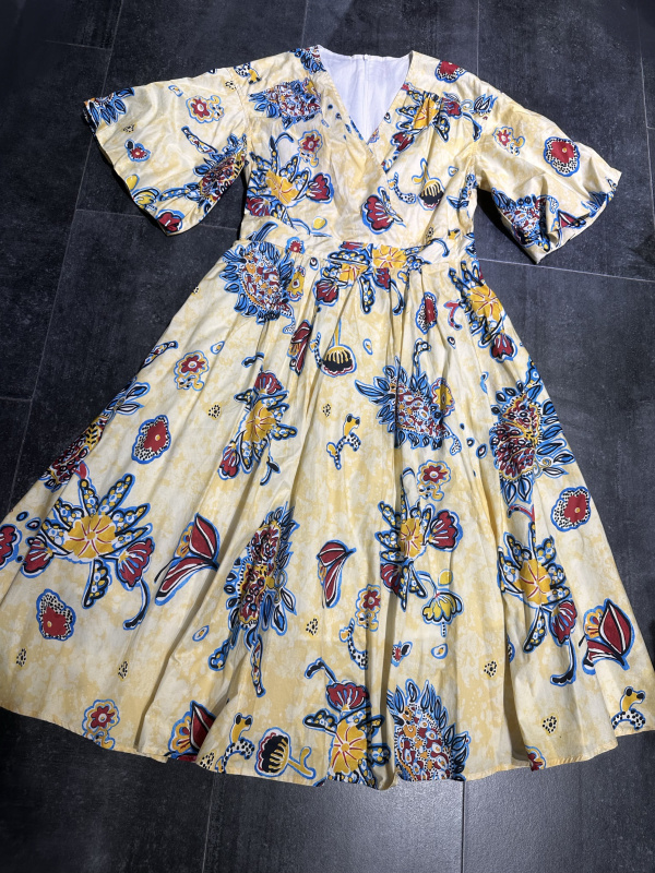 V-Neck Yellow Abstract Painting Print Waist-Cinching Mid-Length Dress