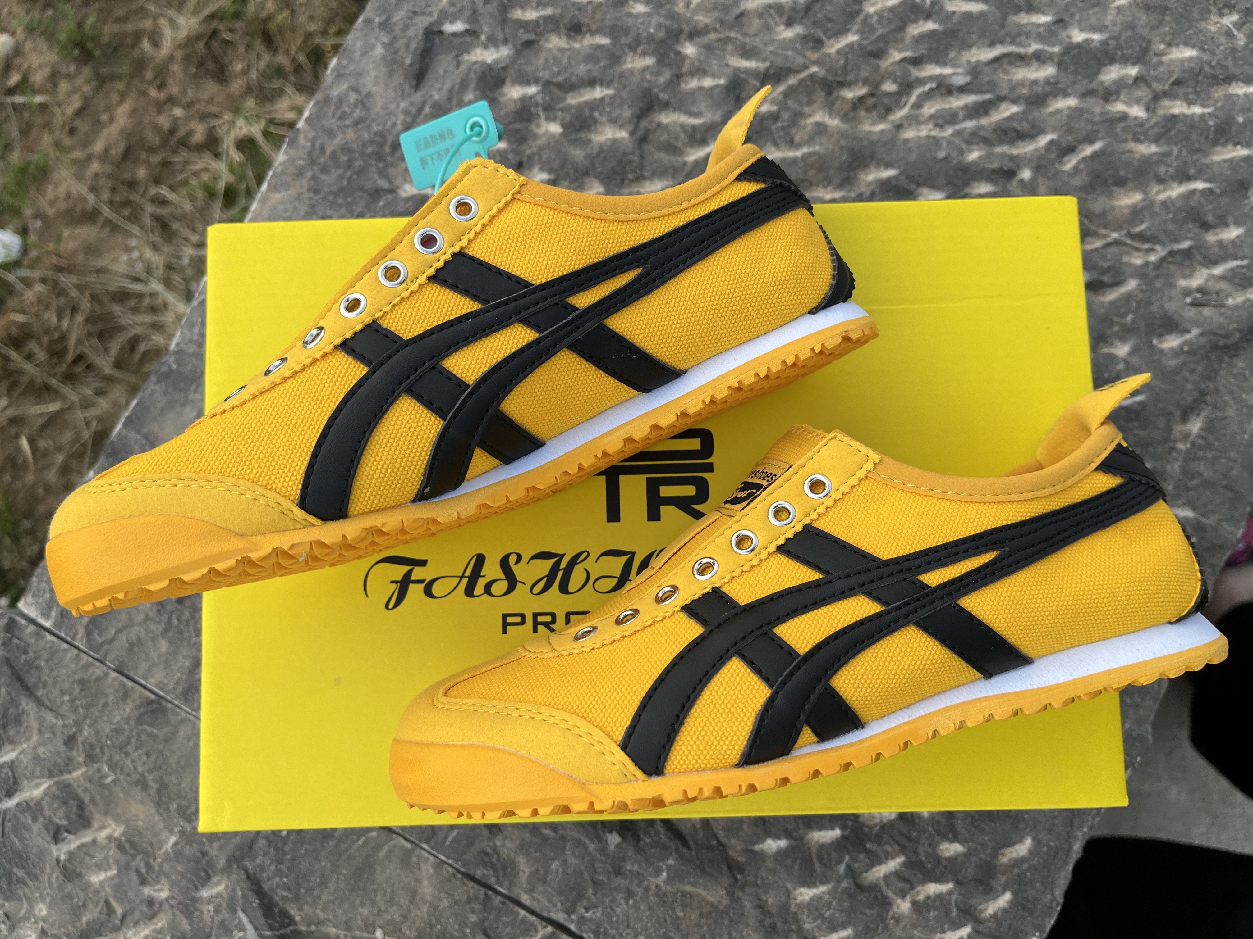 雄安新潮鞋服