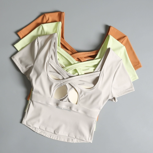 Одежда для йоги, топ с чашечками, спортивная элитная футболка с коротким рукавом для тренировок для спортзала, яркий броский стиль, по фигуре
