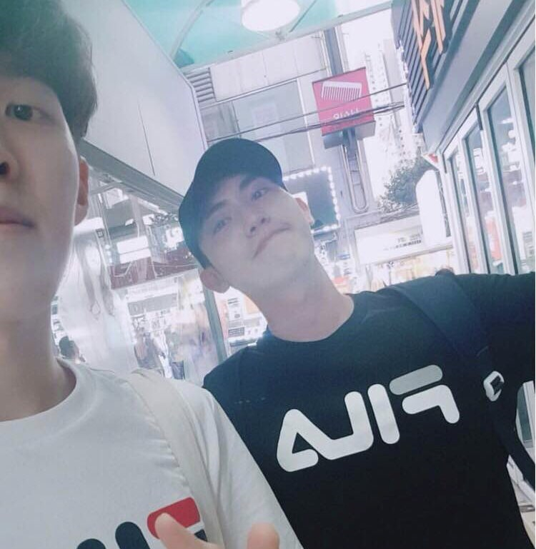[Korea Fila] 18 năm chữ lớn LOGO Những người yêu thích áo phông ngắn tay bình thường FS2RSA2001X - Áo phông thể thao áo tank top gym