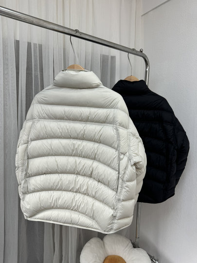 European high-end stand-up collar down jacket for women, short, lightweight, versatile and warm, 90 velvet, small man's bread jacket, winter