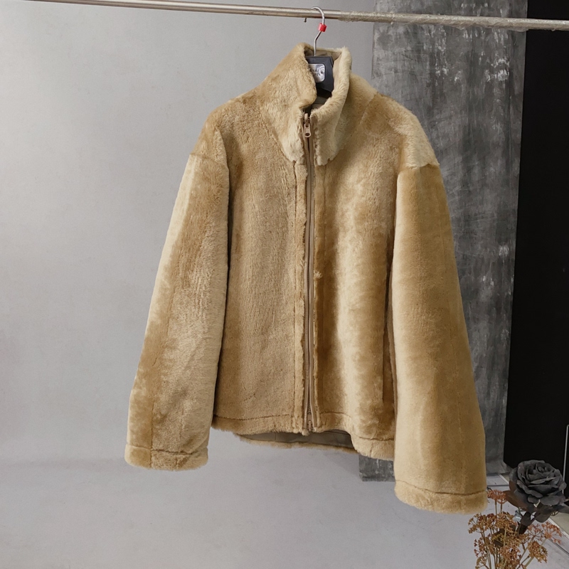 First Snow Reversible Fur Coat Winter Oversized Stand Collar Khaki Fur Integrated Coat Length 64 First Snow Reversible Fur Coat Winter Oversized Stand Collar Khaki Fur Integrated Coat Length 64