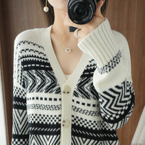 Black and white jacquard retro wool cardio-hoodie jacket woman 2022 spring autumn new v collar loose fur coat cashmere outside hitch