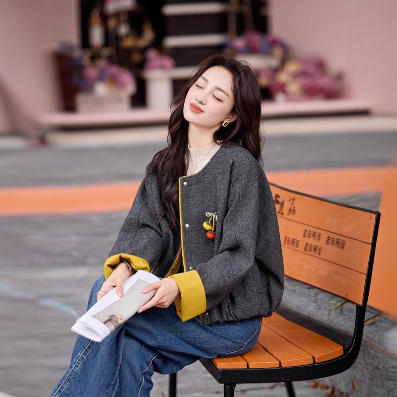 Women's Woolen Coat with Detachable Shawl, Autumn and Winter 2026 New Style, Fashionable and Stylish for Petite Figures, Color-Blocking Versatile Top