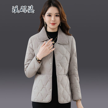 Diamond-shaped lapel cotton-padded jacket for petite women. autumn and winter new style. thin, small, fragrant, age-reducing quilted cotton-padded jacket. Diamond-shaped lapel cotton-padded jacket for petite women. autumn and winter new style. thin, small, fragrant, age-reducing quilted cotton-padded jacket.