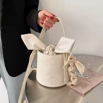 Japanese bag new 2021 net red fashion one-shoulder women's bag high-end sense of Western style messenger wild bucket bag