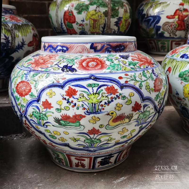 Jingdezhen hand - made colorful fish and algae grain porcelain pot imitation yuan and Ming ancient colorful kirin yuanyang archaize the accumulate fish tank