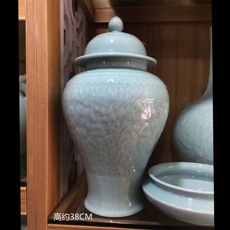 Jingdezhen high - end monochrome celadon cover tank mesa ceramic porcelain vase shadow carving cover general pot