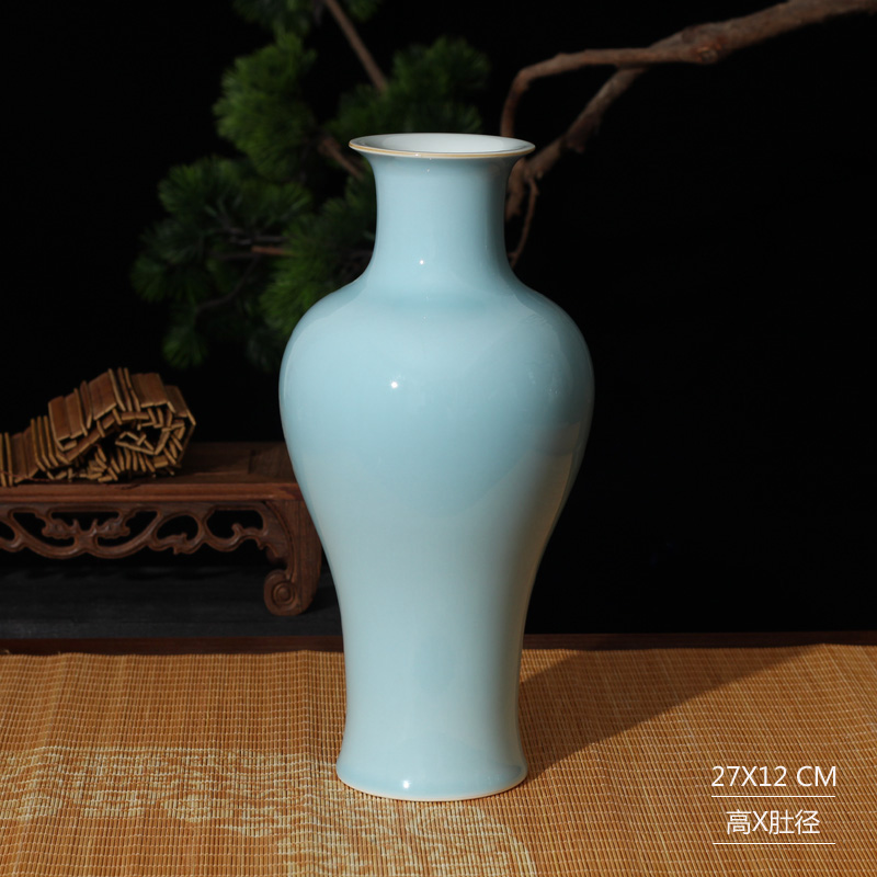 Jingdezhen porcelain masters celadon vase LeiYanGang famous porcelain vases pea green shadow blue porcelain vases, pure color bottle