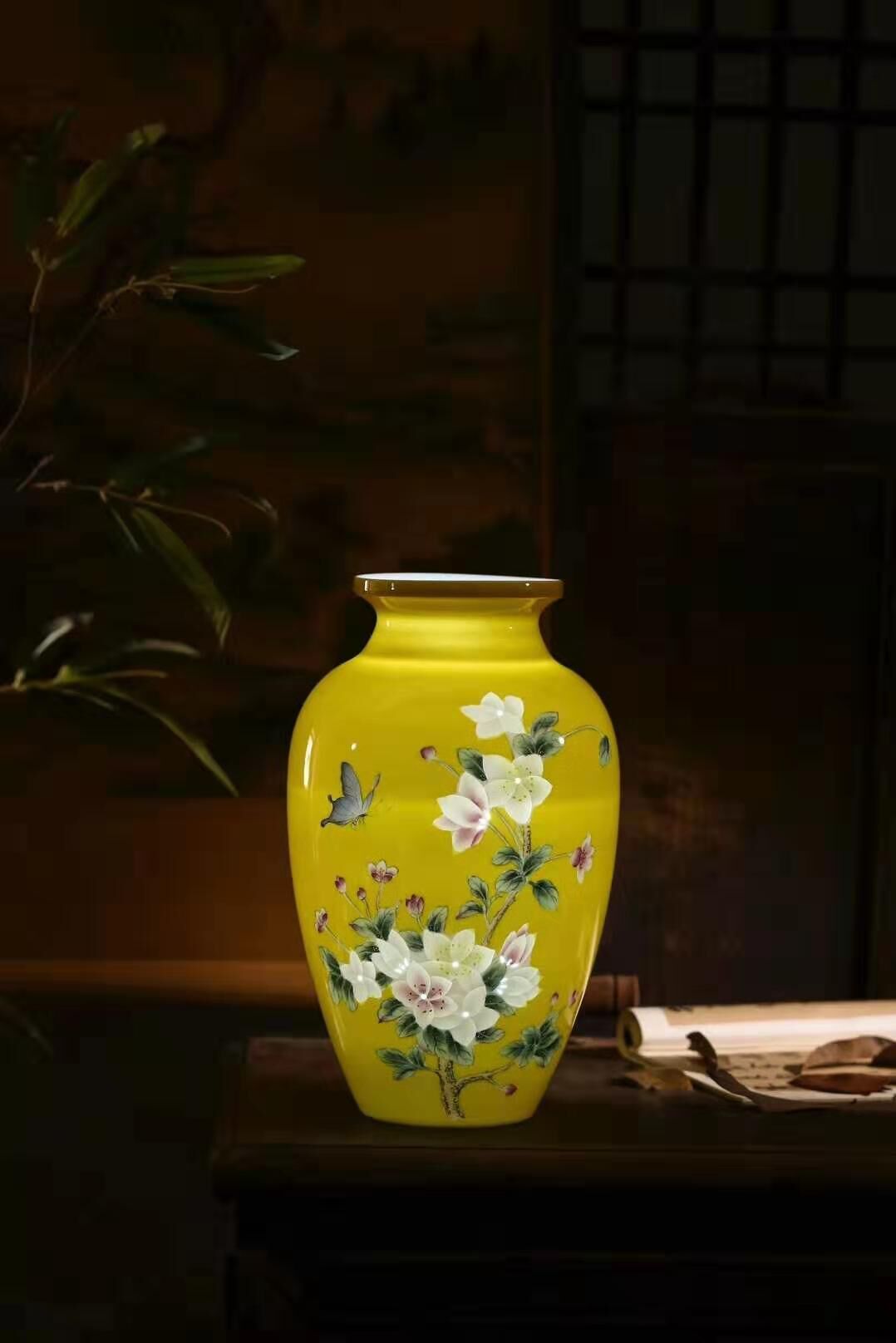 Jingdezhen high - grade knives half the about 30 cm high mud vase gift Jingdezhen porcelain vase transparent bottle by hand