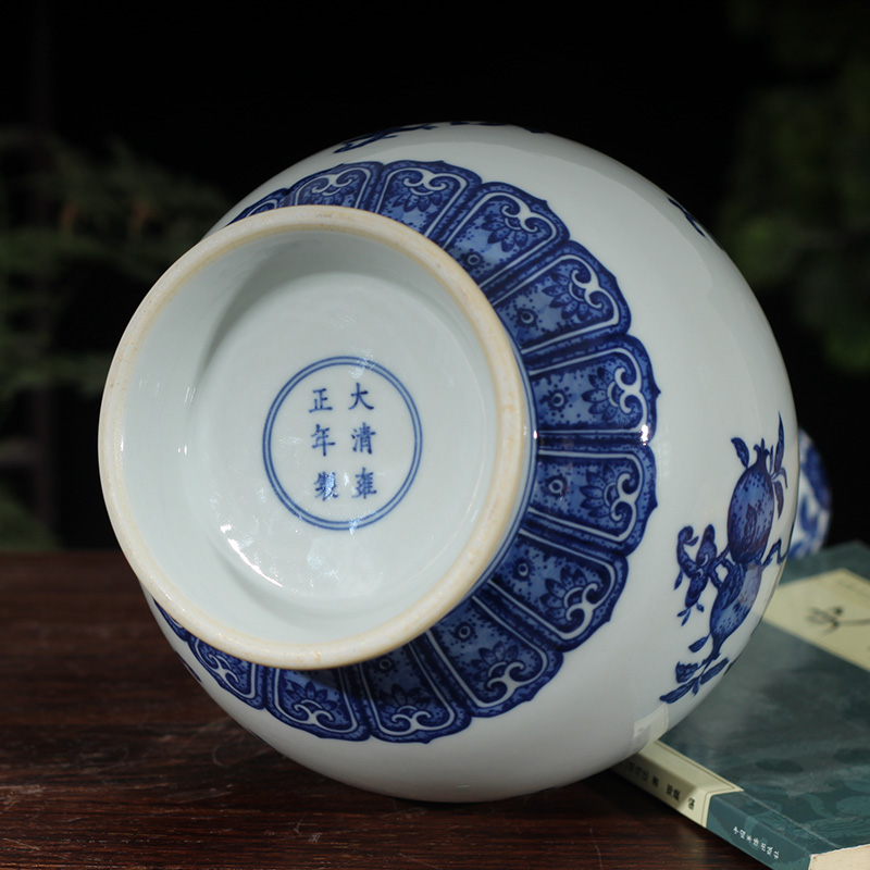 Jingdezhen imitation the qing dynasty imperial dragon Cao Long grain blue and white garlic garlic vase display vases, 35 cm high