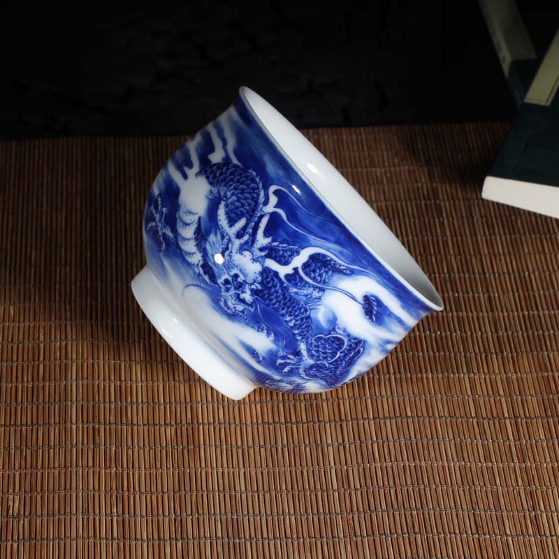 Jingdezhen blue and white maintain manual painting only three tureen dragon cup master cup tong qu firewood master CPU