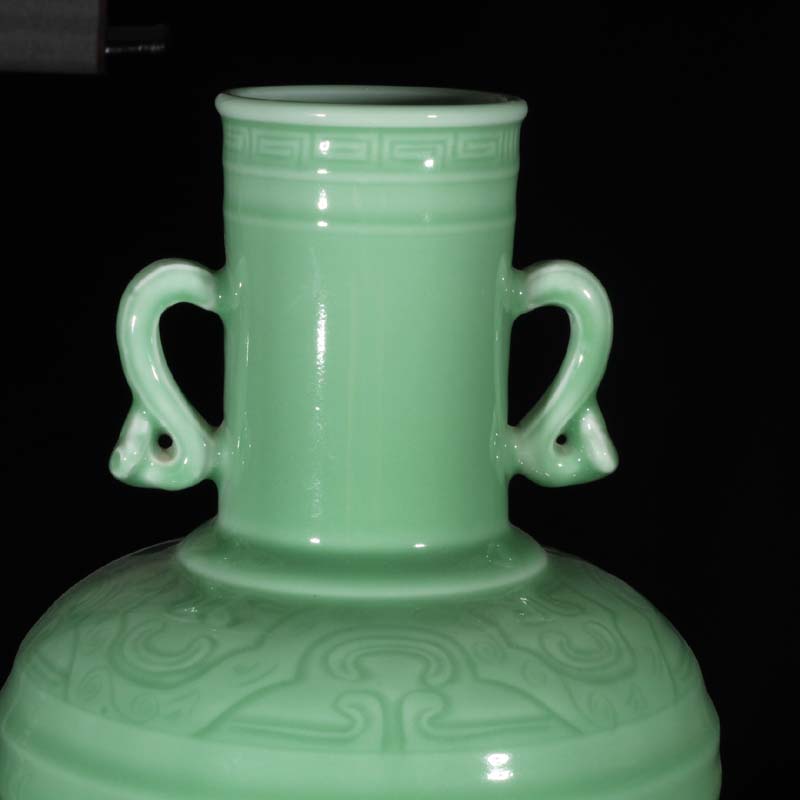 Jingdezhen high - grade celadon cover pot celadon steller vase pure color carving vase archaize ears cover tank