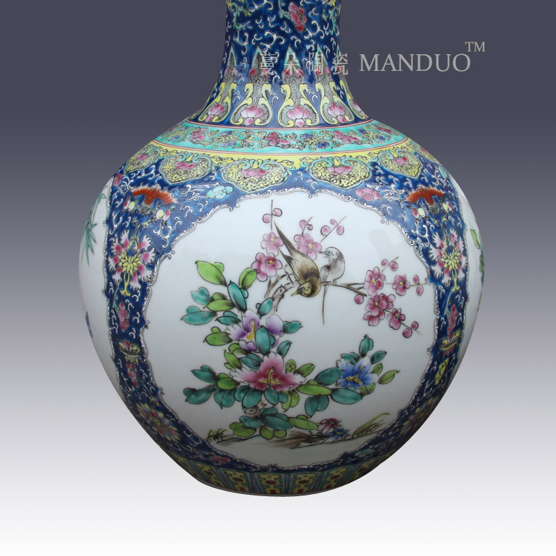 Jingdezhen manual painting of flowers and birds famille rose decoration vase elegant Chinese style lively living room furnishings vase