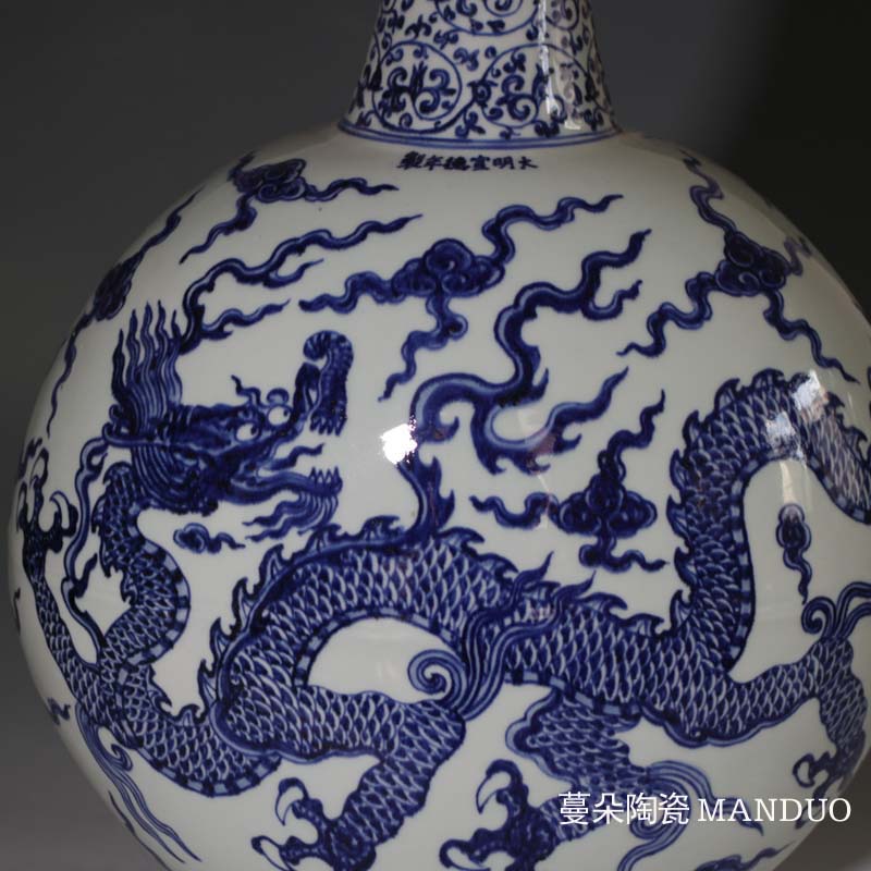 Jingdezhen blue and white sea dragon jintong hand - made long neck flat bottles of Jingdezhen blue and white dragon long - necked vase