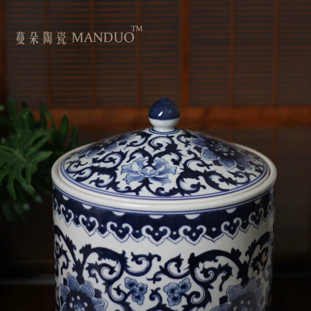 High-grade hand-painted blue-and-white porcelain porcelain cover tank storage tank storage cover large M a caddy