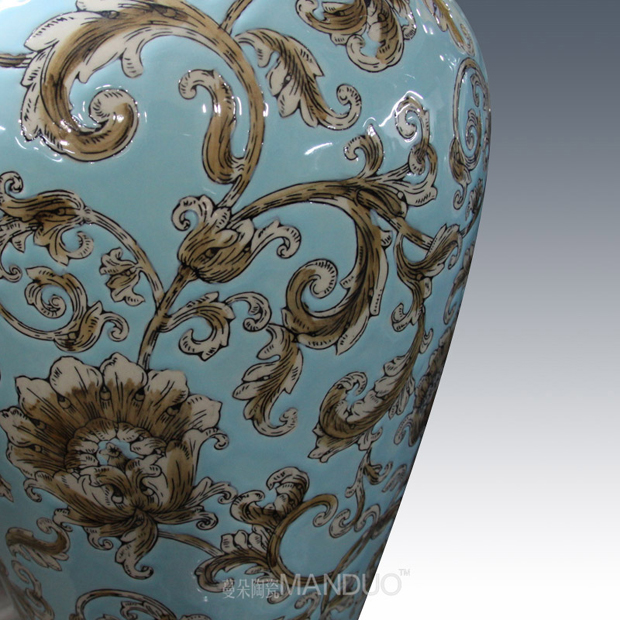 Jingdezhen classical European ceramic vase vase continental curve pattern lid new decorative vase